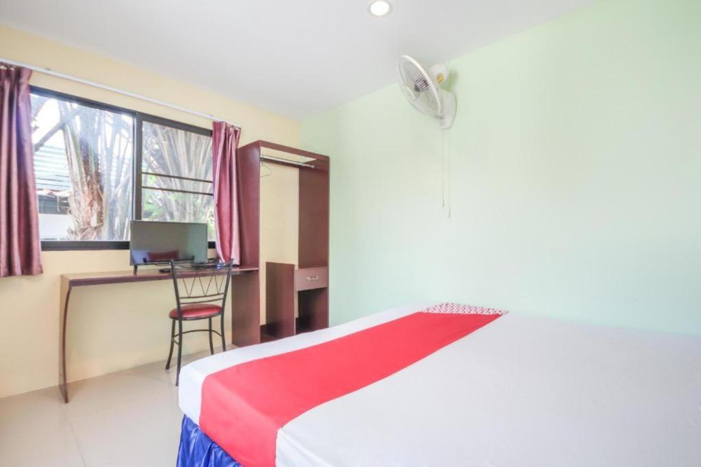 Oyo 1163 Eden Hostel Phuket Exterior photo