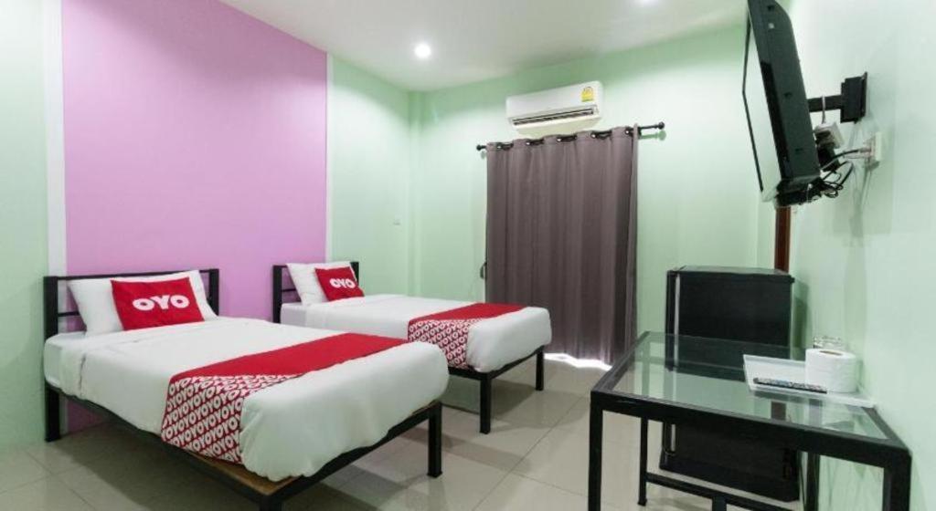 Oyo 1163 Eden Hostel Phuket Exterior photo