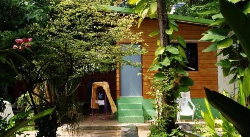 Oyo 1163 Eden Hostel Phuket Exterior photo