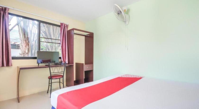 Oyo 1163 Eden Hostel Phuket Exterior photo