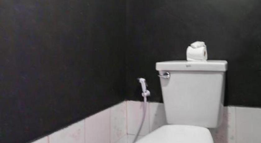 Oyo 1163 Eden Hostel Phuket Exterior photo