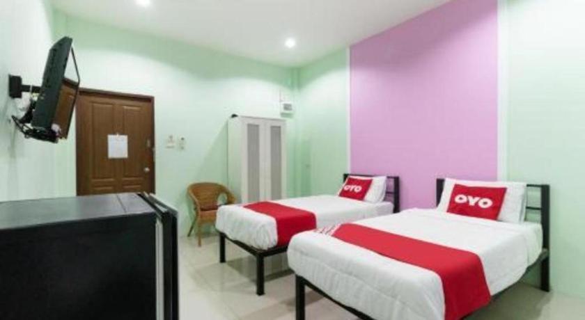 Oyo 1163 Eden Hostel Phuket Exterior photo