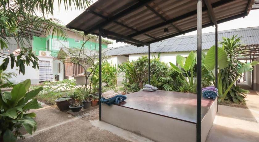Oyo 1163 Eden Hostel Phuket Exterior photo