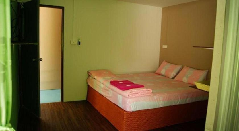 Oyo 1163 Eden Hostel Phuket Exterior photo