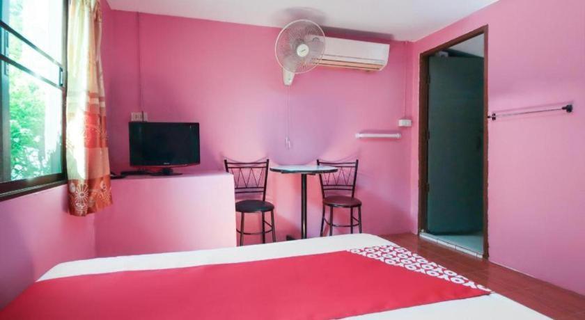 Oyo 1163 Eden Hostel Phuket Exterior photo