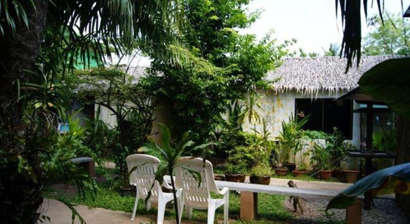 Oyo 1163 Eden Hostel Phuket Exterior photo